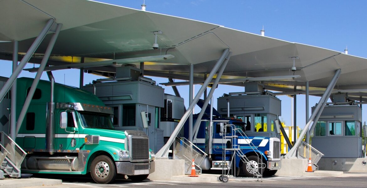 Semi-truck toll verification with GPS toll verification helps fleet managers validate toll charges and reduce administrative delays. Learn how PrePass makes it possible.